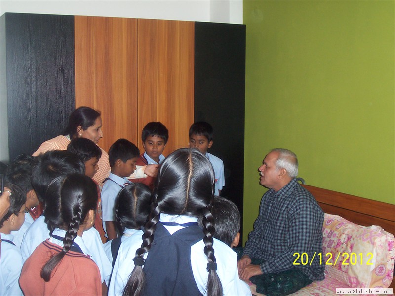 School children at Smiles-old age home in hyderabad (1)